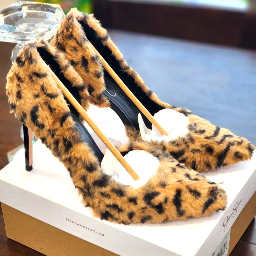 Jessica Simpson Prizma fuzzy leopard print, sz 8.5